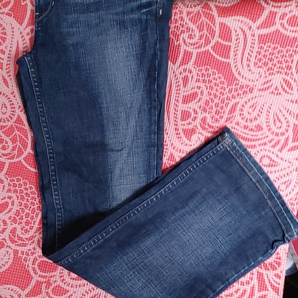 Good ole jeans - Picture 3 of 3